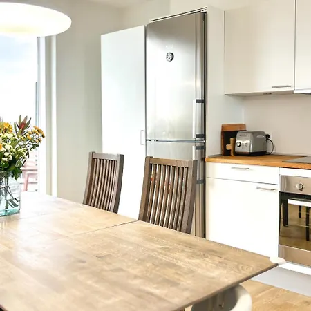 Modern With Amazing Views Apartment